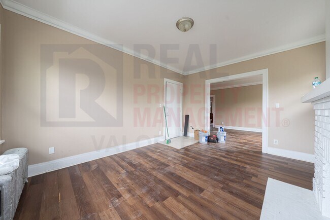 Building Photo - Convenience near Coventry