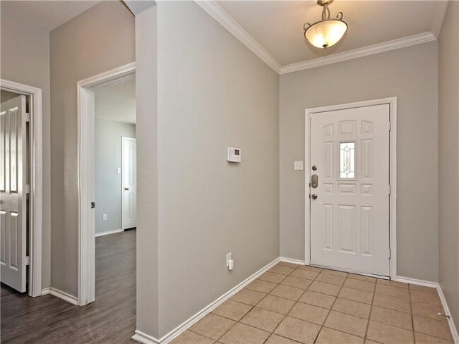 Building Photo - 607 Washington Square Dr