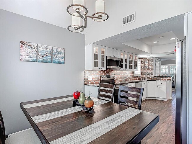 Building Photo - 3611 Pine Knot Dr