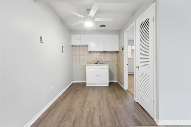 Building Photo - 6200 W 64th Pl