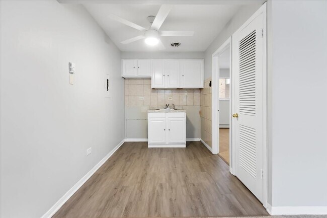 Building Photo - 6256 W 64th Pl