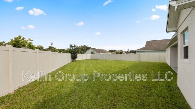 Building Photo - 4762 Drake Ave