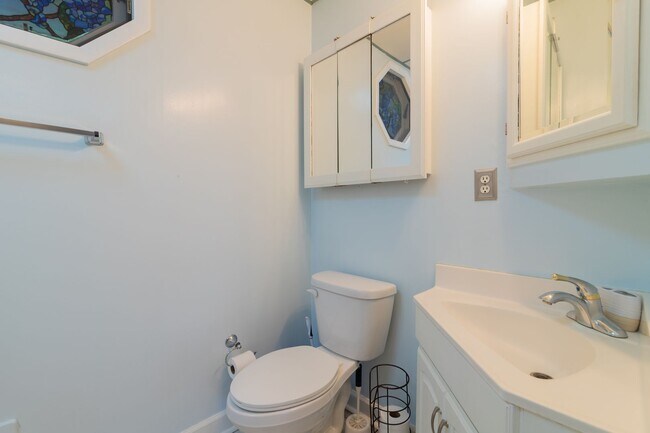 Building Photo - Furnished Midtown 4 Bedroom/2 Bath Home, C...