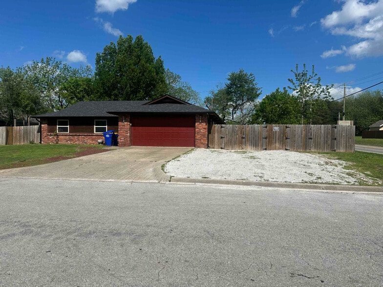 Building Photo - 1815 S K St