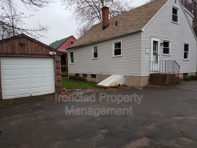 Building Photo - 167 Newfield St