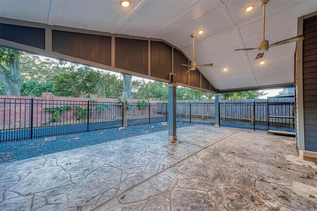 Building Photo - 2122 Courtshire Ln
