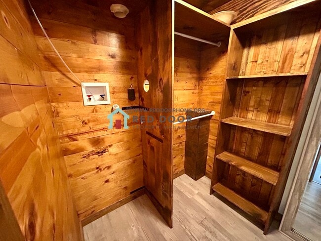 Building Photo - Spacious 3 Bed, 2 Bath Home