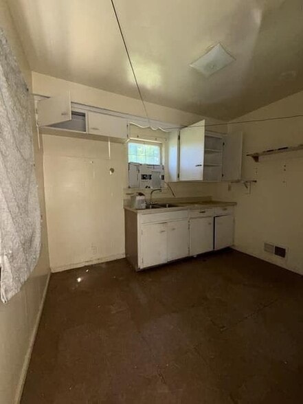 Building Photo - 3501 Milbourne Ave