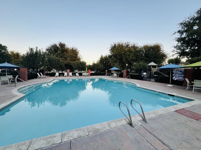 Building Photo - 1607 Halliana Ct