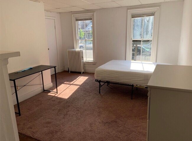 Building Photo - 97 Oak St