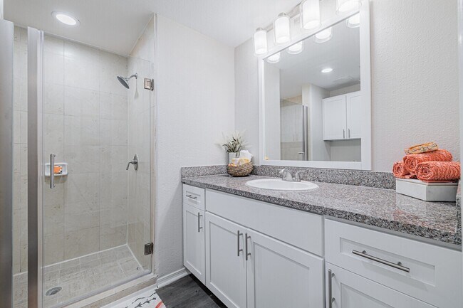 Building Photo - Bright, Open, & $500 Off