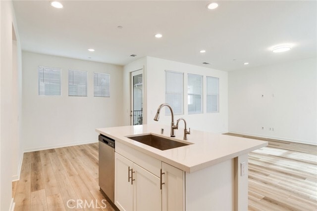 Building Photo - 26149 Park Ave