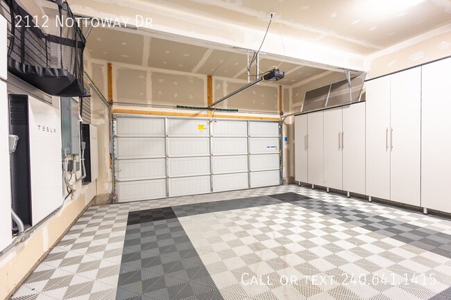 Building Photo - 2112 Nottoway Dr