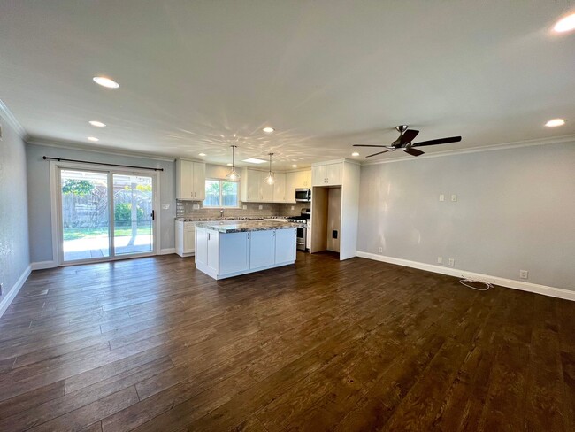 Building Photo - 4 Bedroom home available in Huntington Beach