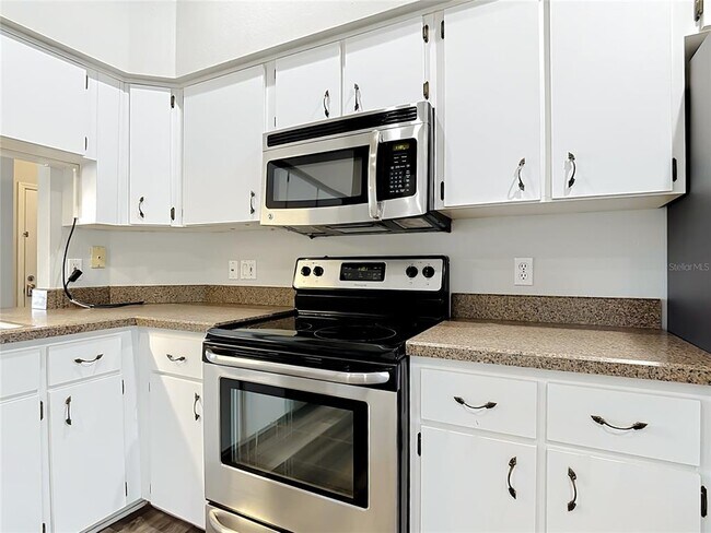 Building Photo - 227 Robbins Rest Cir