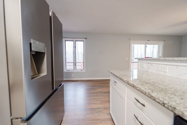 Building Photo - Beautiful Newly Remodeled Home on the Desoto Golf Course! A large landscaped lot with beautiful v...