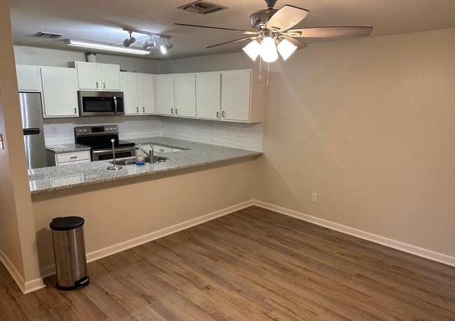Primary Photo - 2 Bed 2.5 Bath