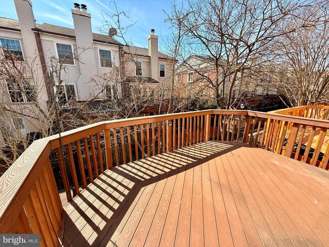 Building Photo - 6166 Wellington Commons Dr