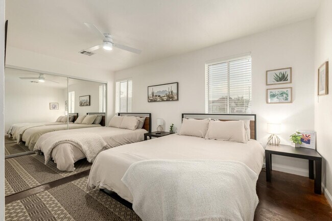 Building Photo - 8335 E Weldon Ave