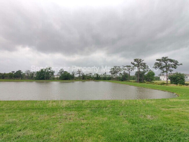 Building Photo - 32988 Major Oak Dr