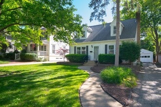Building Photo - 352 S Wright St