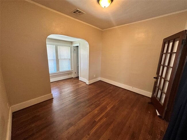 Building Photo - 746 S Jenkins Ave