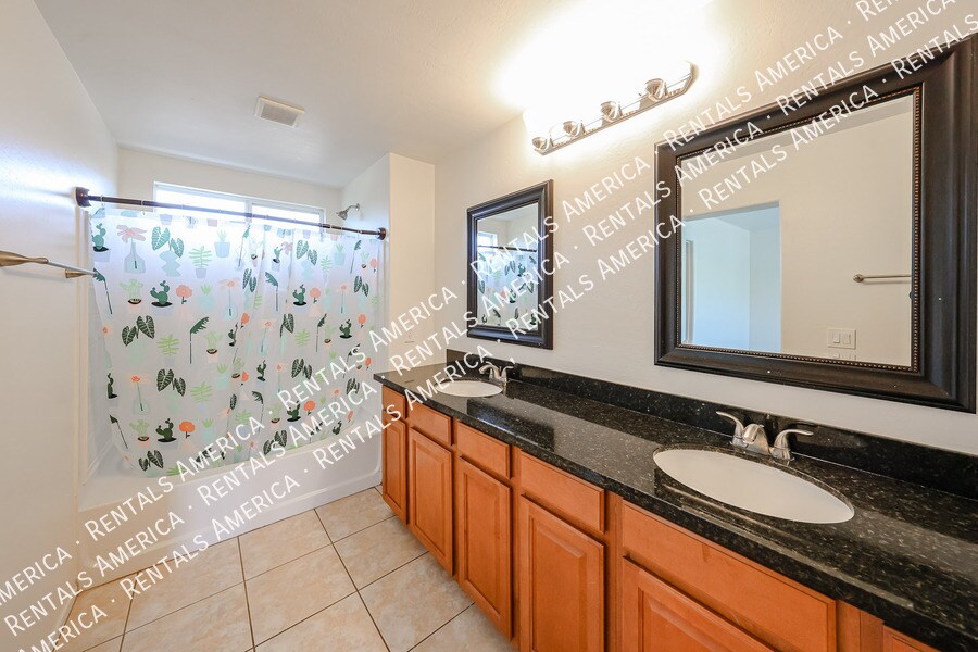 Building Photo - 3005 W Ferruccio Pl