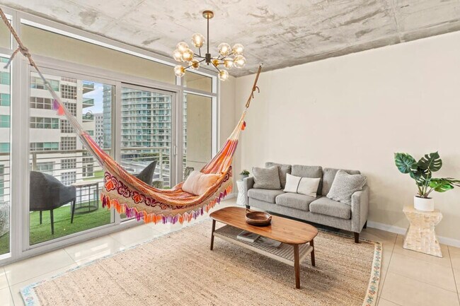 Primary Photo - 3256 NE 1st Ave