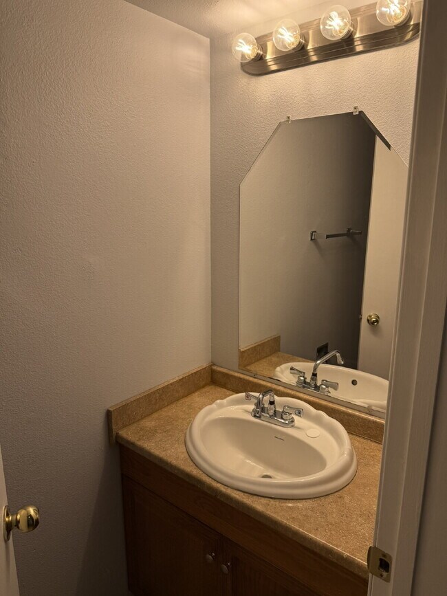 Building Photo - MOVE IN READY- Remodeled 2-bedroom Townhome!