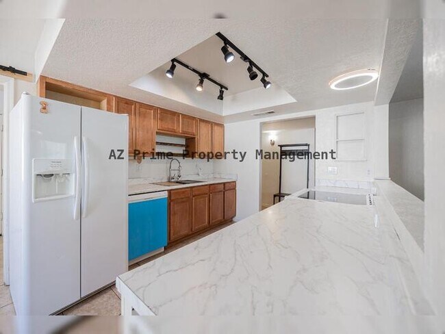 Building Photo - 2429 E Juanita Ave