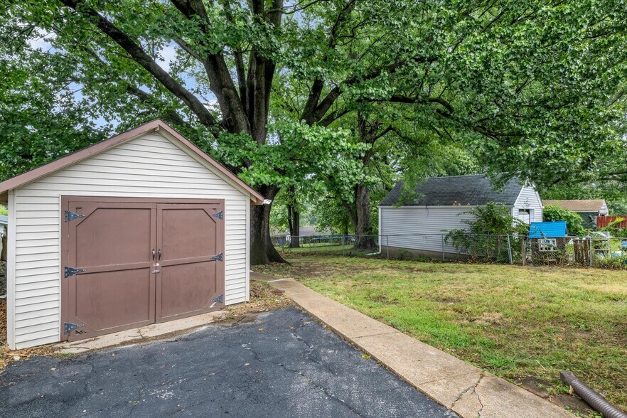 Building Photo - 8593 Engler ave
