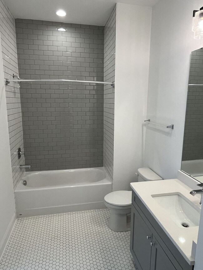 Building Photo - Brand New 2 Bed Condo in Cornelius