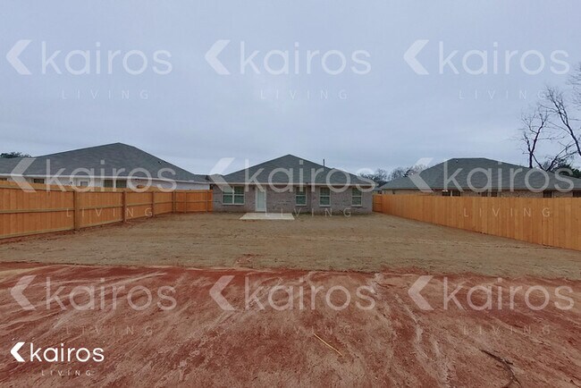 Building Photo - 822 Heather Dr.