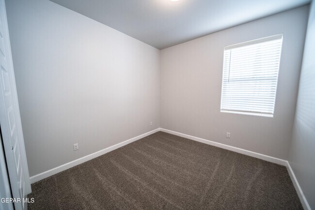 Building Photo - 249 Adamtowne Dr
