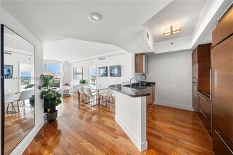 Building Photo - Icon Condo