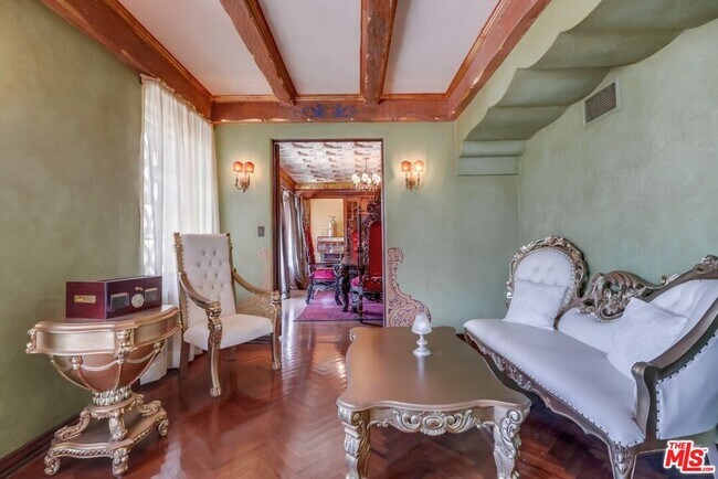 Building Photo - 642 S Bronson Ave