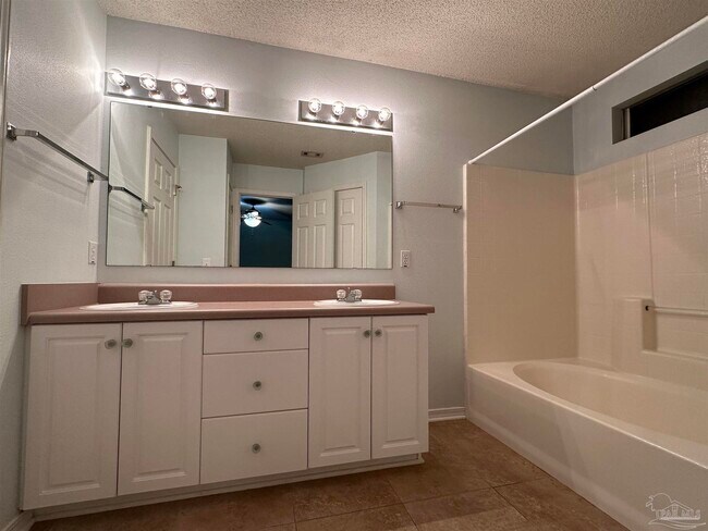 Building Photo - 317 Mizzen Ln