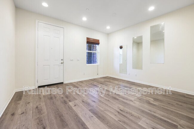 Building Photo - 1735 Avenida Regina