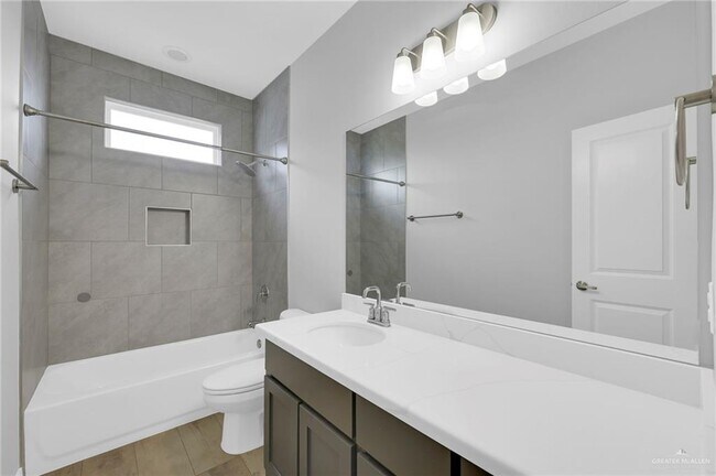 Building Photo - 27 Yale Ave