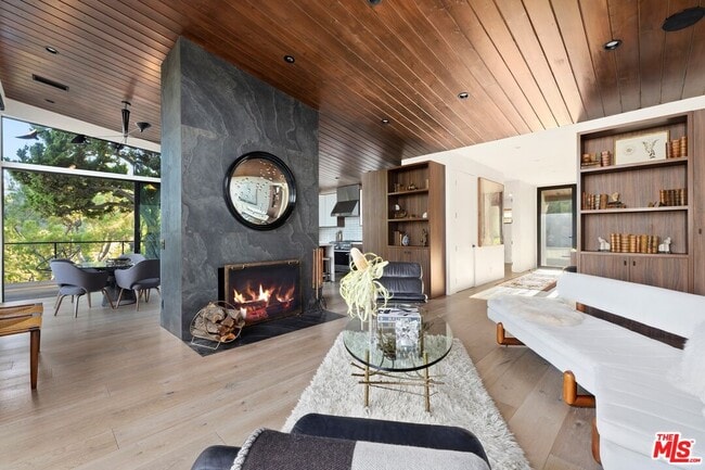 Building Photo - 2652 Byron Pl