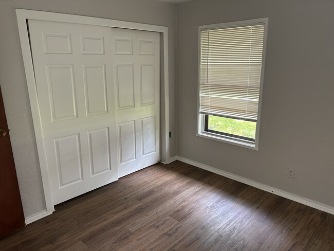 Building Photo - 851 Willow Dr