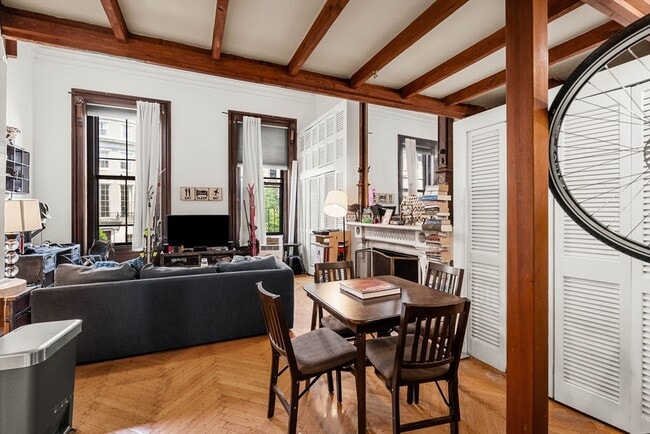 Building Photo - 163 Beacon St