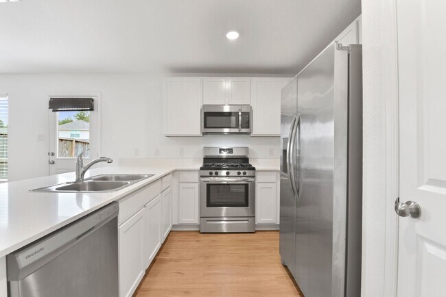 Building Photo - Single-story home in the highly sought-aft...