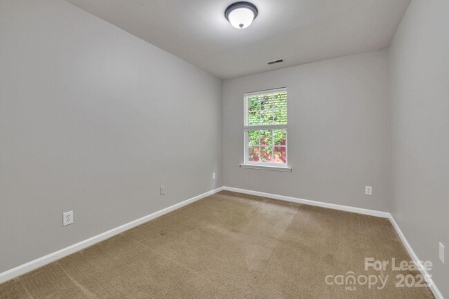 Building Photo - 1915 Travertine Ln