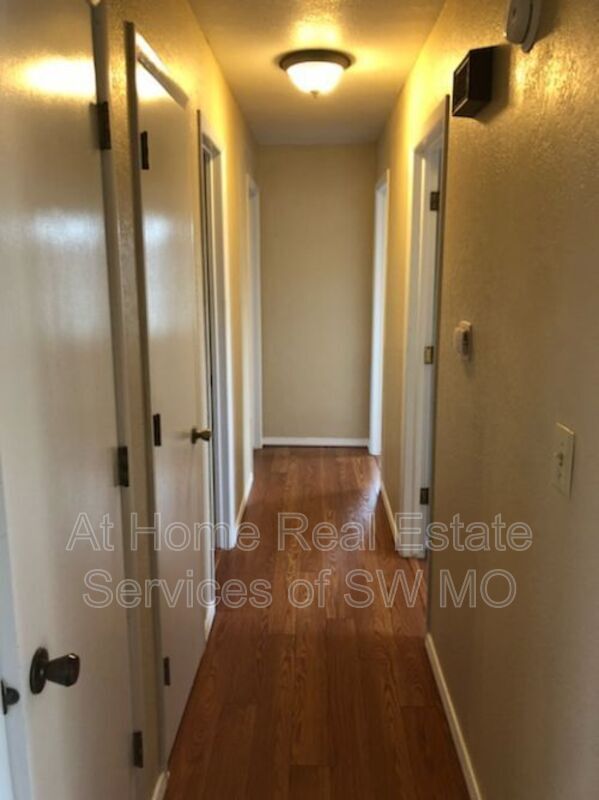 Building Photo - 3231 W Olive St