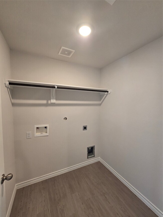 Building Photo - 608 Yupon St