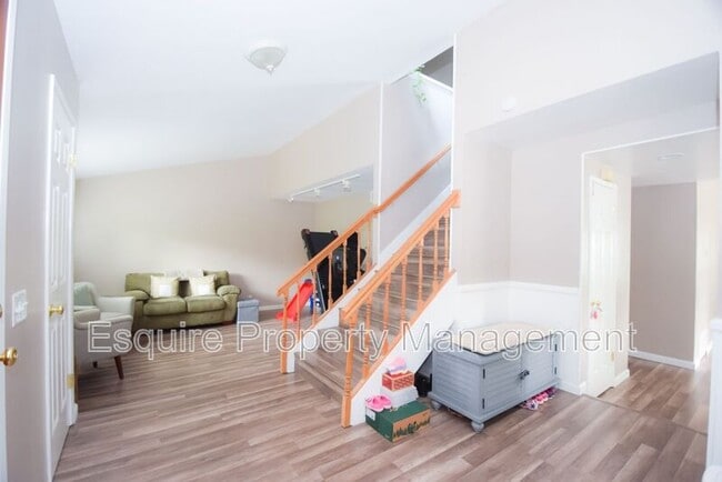 Building Photo - 1887 Montgomery Ave