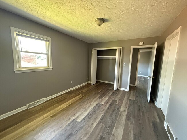 Building Photo - 410 Western Green Ave