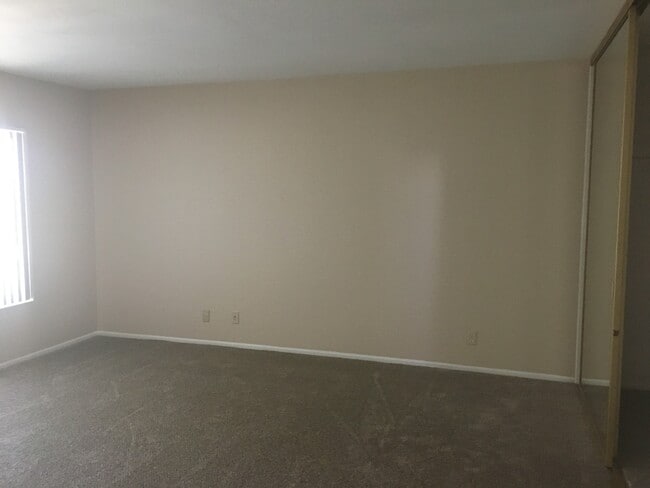 Building Photo - Stunning 5-Bedroom Home for Rent in Desirable Corona Neighborhood!