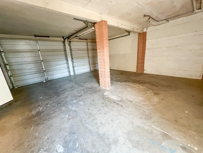 Building Photo - 385 S 4th St